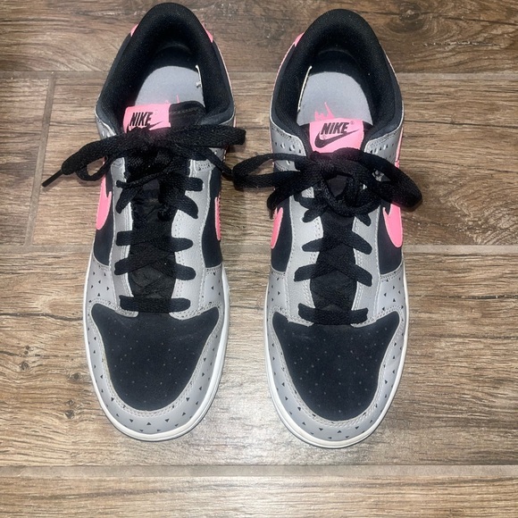 Nike Dunks 2012 Low skinny polka dot sneaker women’s sizee 11 black pink grey - Picture 2 of 4